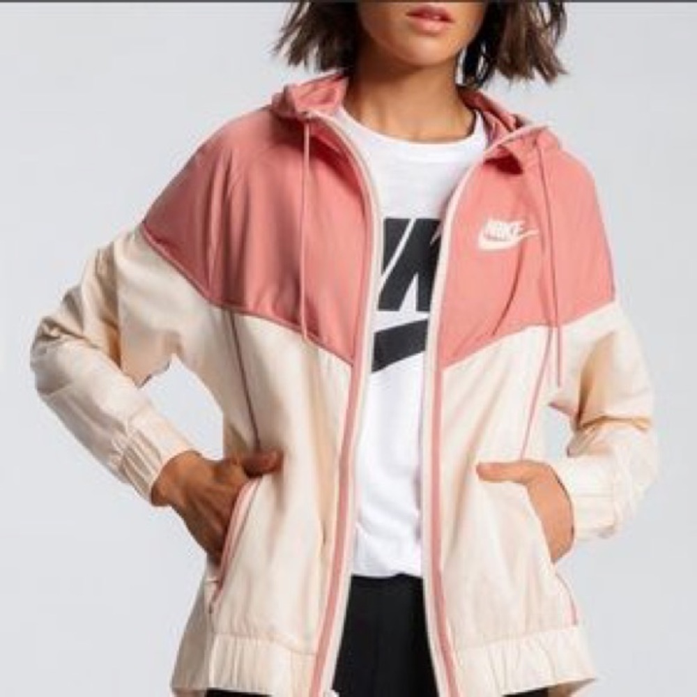2/$50 🎉HP • Nike Women's Sportswear Windrunner Jacket